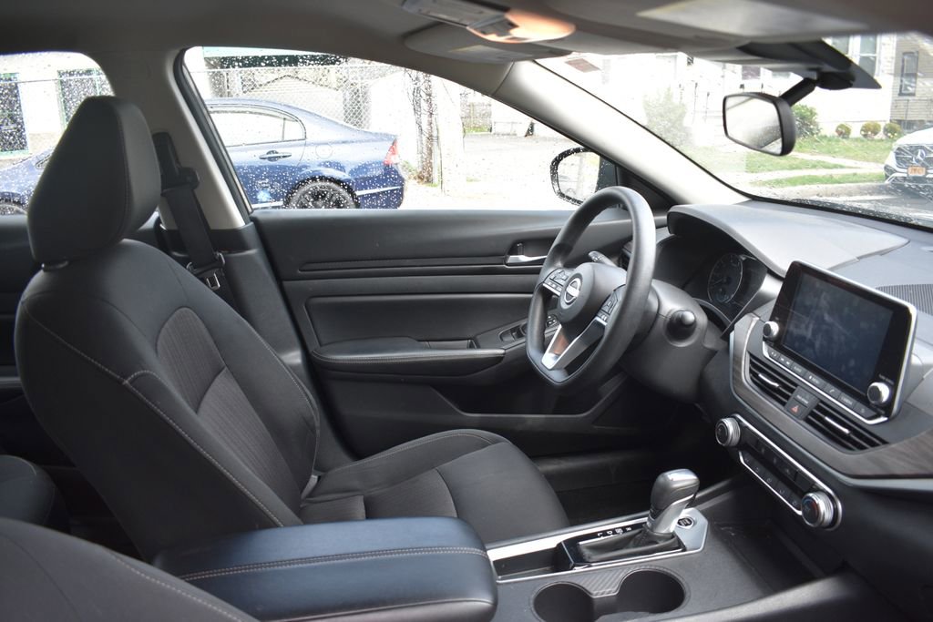 Used 2025 Nissan Altima 2.5 SV image 18
