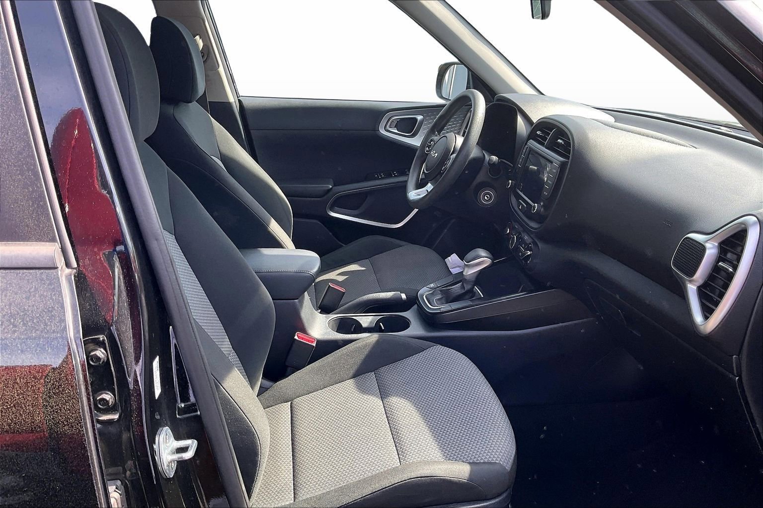 Used 2022 Kia Soul LX FWD image 7
