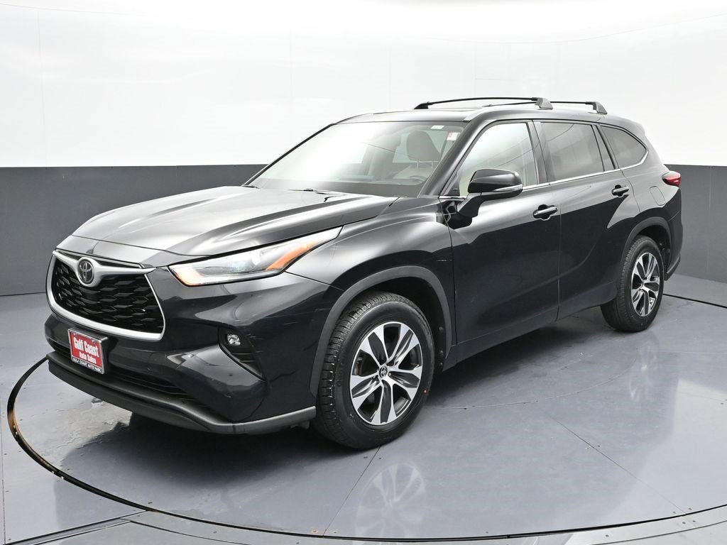 Certified 2021 Toyota Highlander XLE image 1
