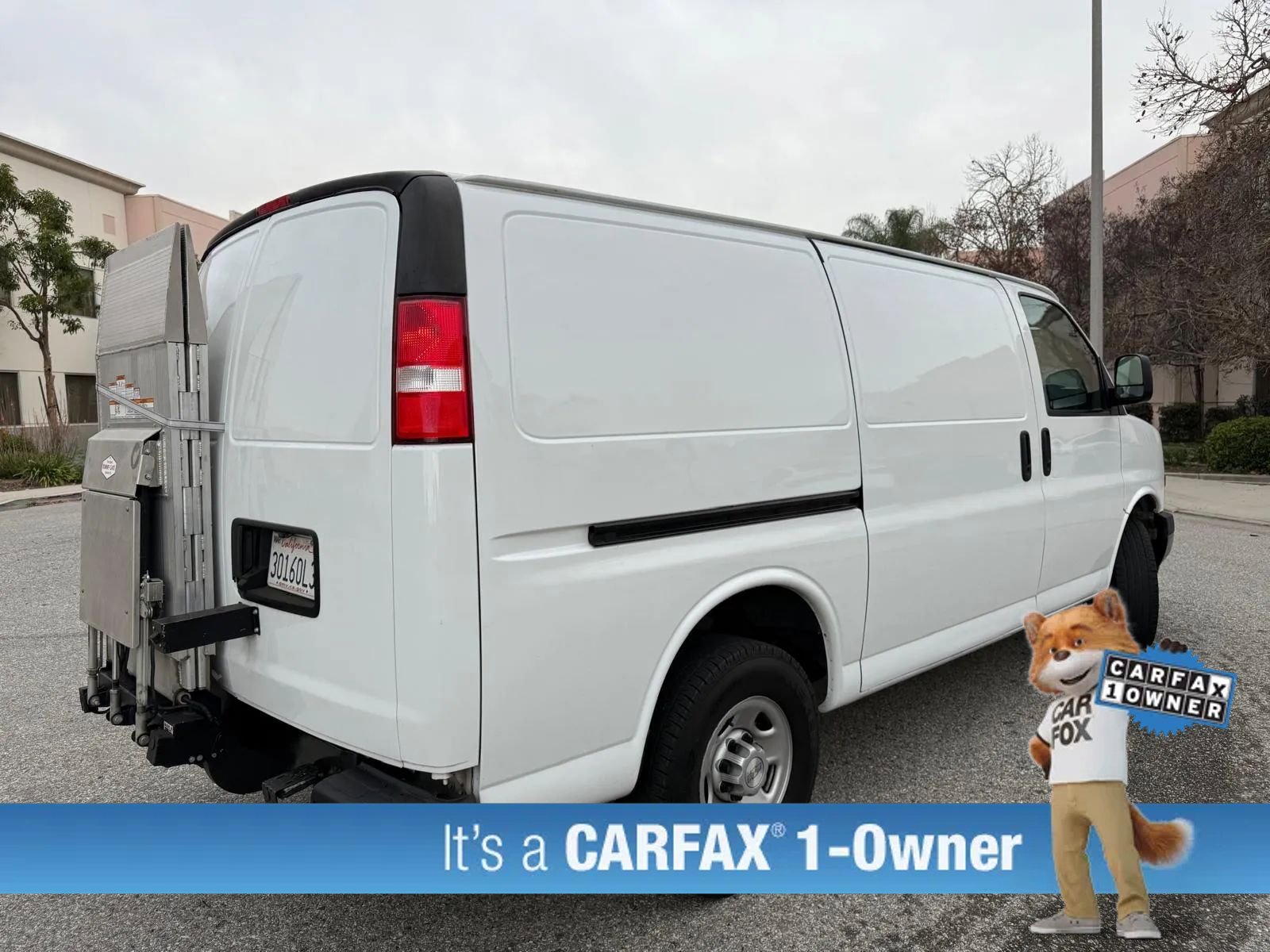 Used 2021 Chevrolet Express 3500 w/ Driver Convenience Package image 4