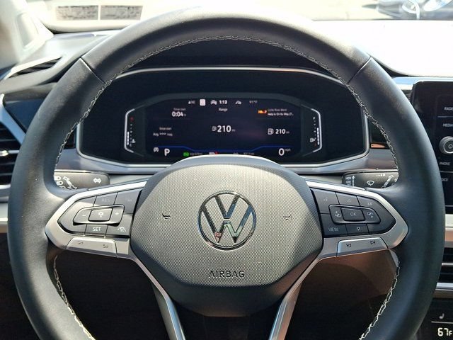 Used 2025 Volkswagen Taos SEL AWD/4WD image 25
