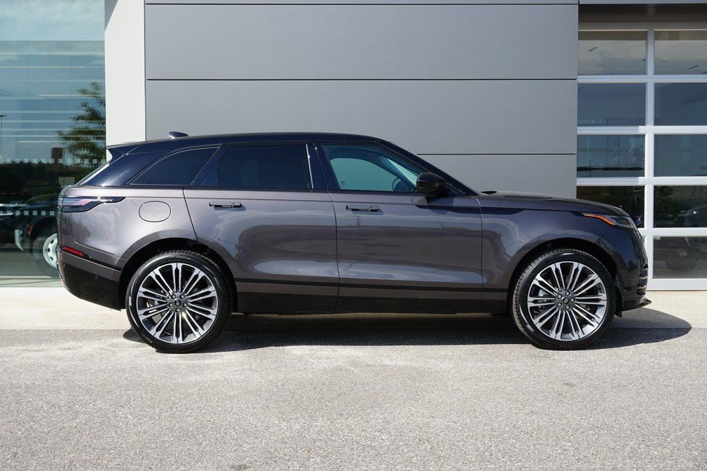 Used 2025 Land Rover Range Rover Velar Dynamic SE image 7