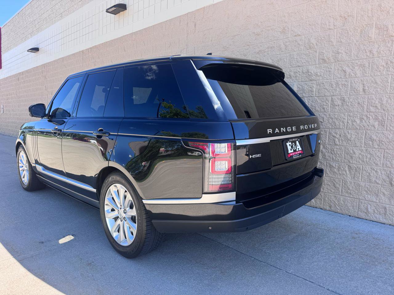 Used 2016 Land Rover Range Rover HSE AWD/4WD image 3