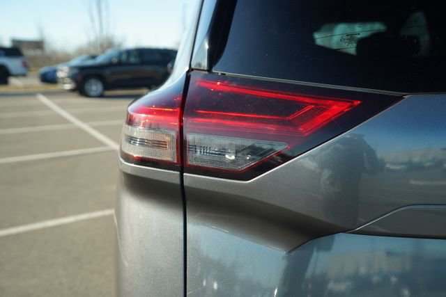 Used 2023 Nissan Rogue SL image 39