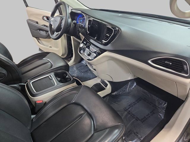 Used 2023 Chrysler Pacifica Touring-L image 12