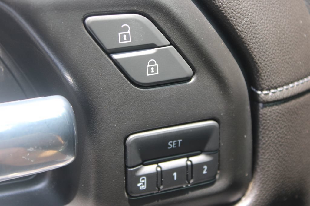 Used 2022 Chevrolet Silverado 1500 High Country w/ Safety Package II AWD/4WD image 45