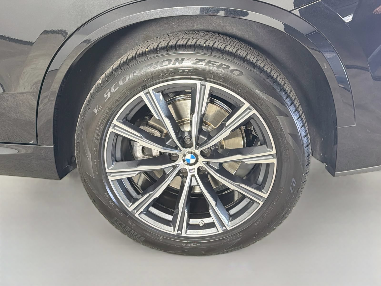 Certified 2024 BMW X5 xDrive40i w/ M Sport Package AWD/4WD image 33