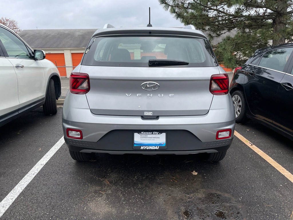 Used 2025 Hyundai Venue SEL image 3
