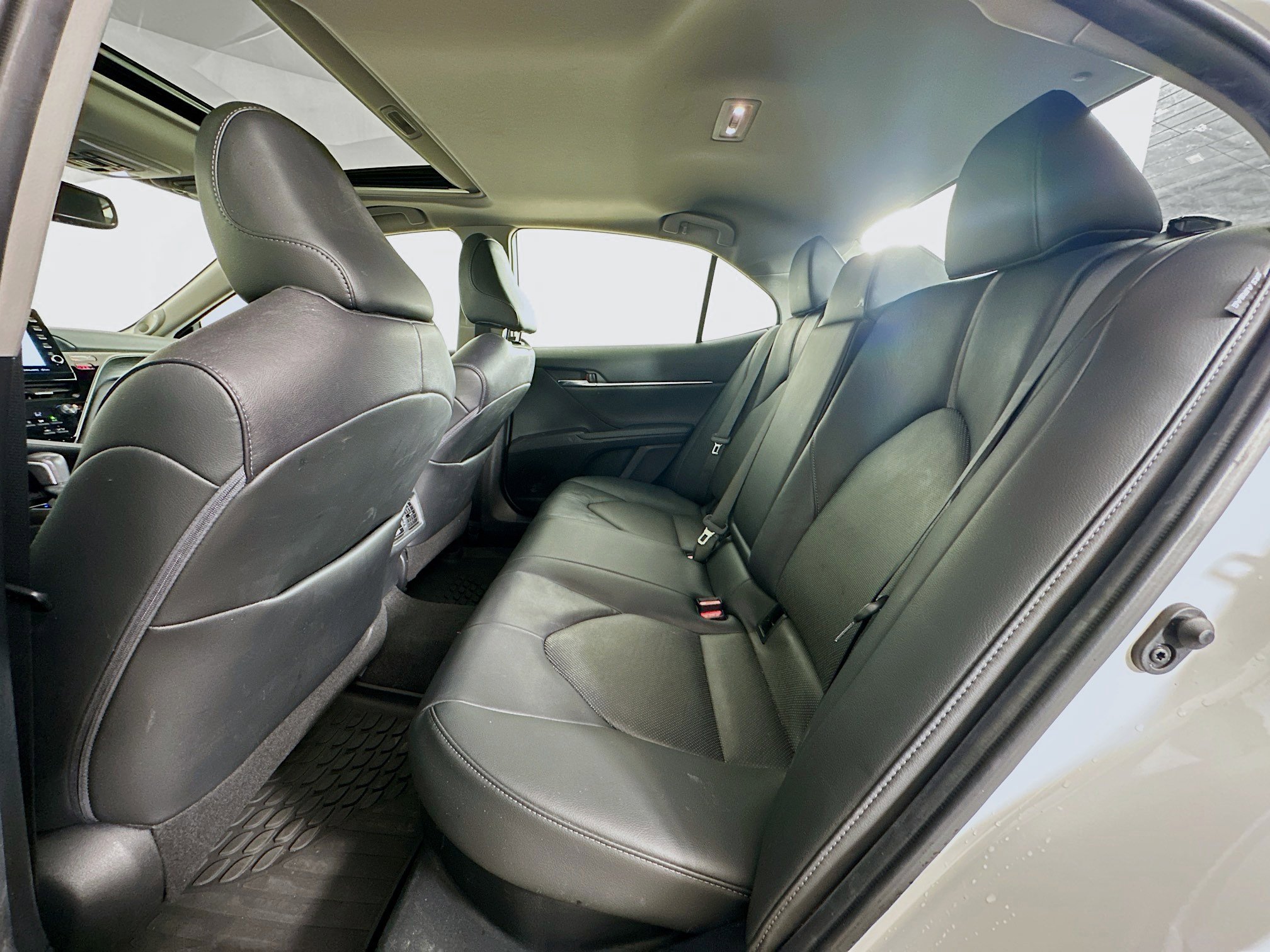 Used 2021 Toyota Camry XLE w/ Navigation Upgrade Package image 28