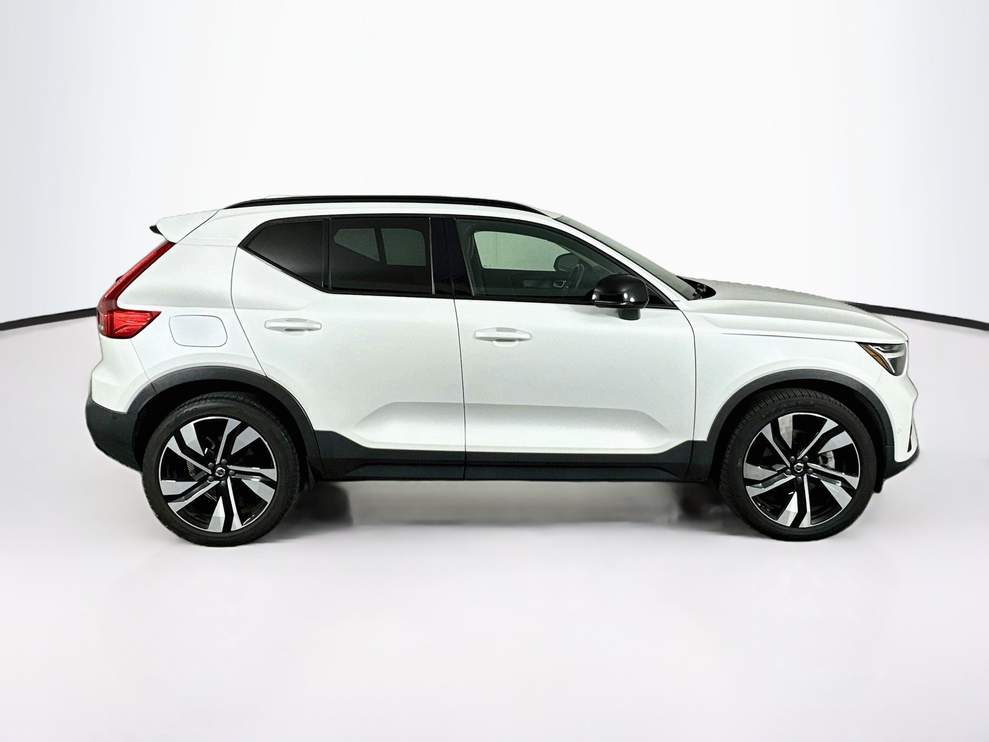 Used 2023 Volvo XC40 B5 Ultimate w/ Protection Package Premier AWD/4WD image 10