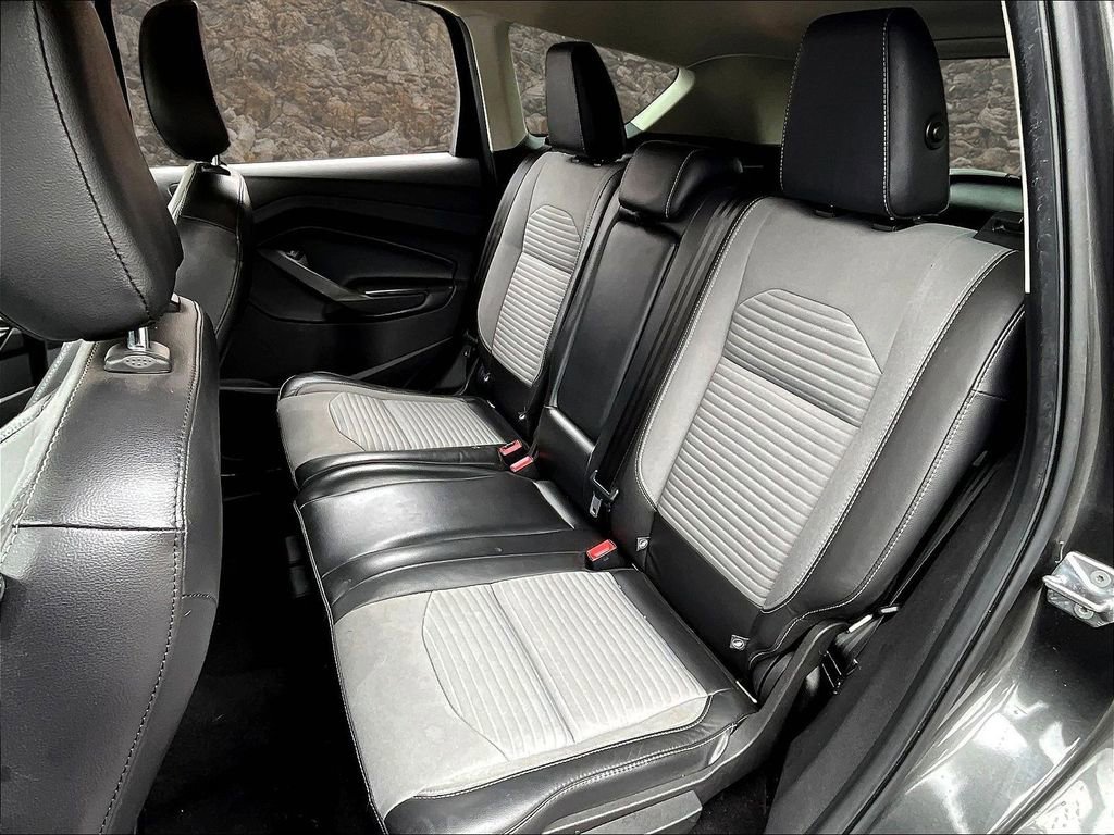 Used 2018 Ford Escape SE w/ SE Sport Appearance Package image 24