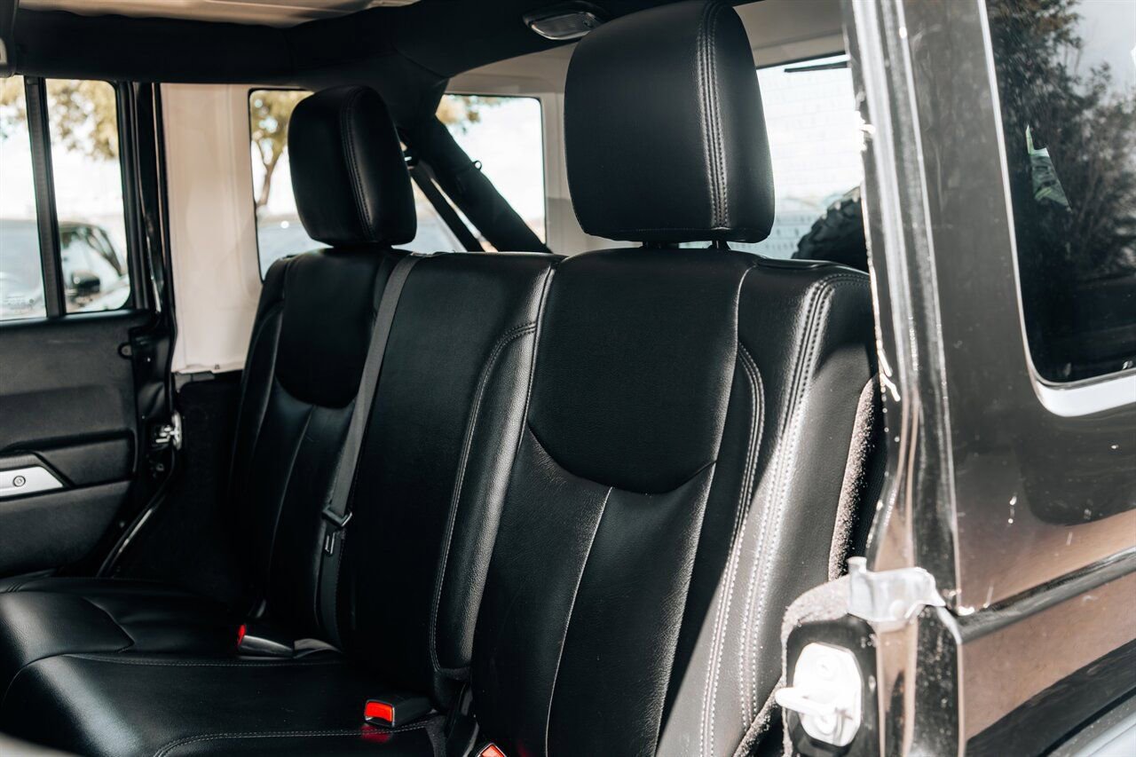 Used 2016 Jeep Wrangler Unlimited Rubicon image 38