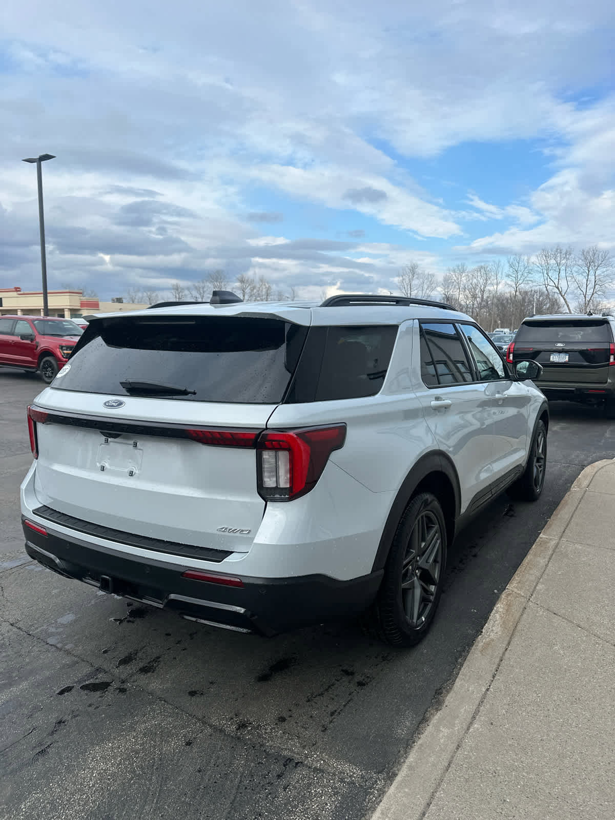 New 2026 Ford Explorer ST-Line w/ ST-Line Street Pack image 6