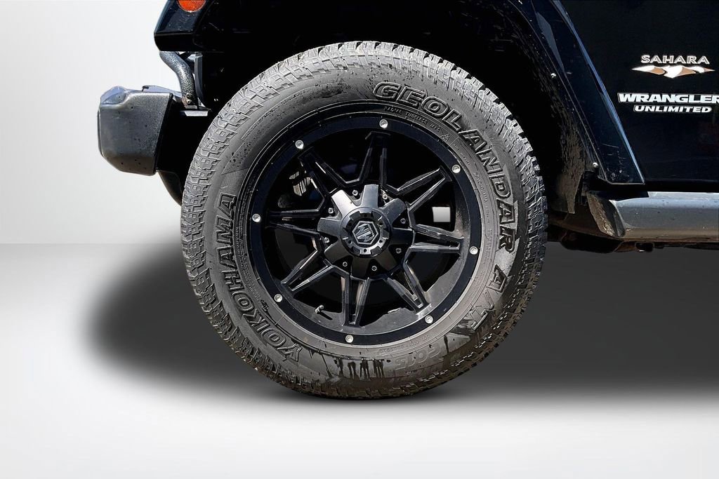 Used 2016 Jeep Wrangler Unlimited Sahara w/ Dual Top Group AWD/4WD image 29