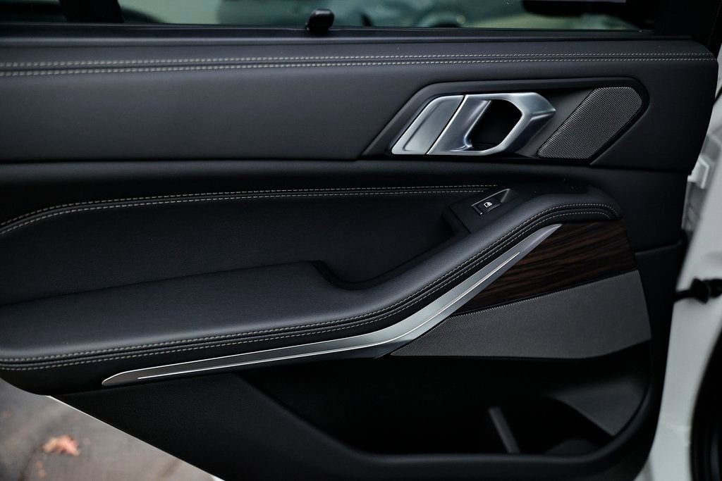 New 2026 BMW X5 xDrive40i w/ M Sport Package image 24