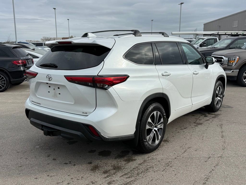 Used 2022 Toyota Highlander XLE image 18