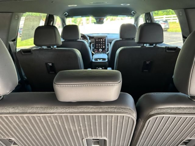 New 2026 GMC Acadia Elevation w/ Elevation Premium Package AWD/4WD image 36
