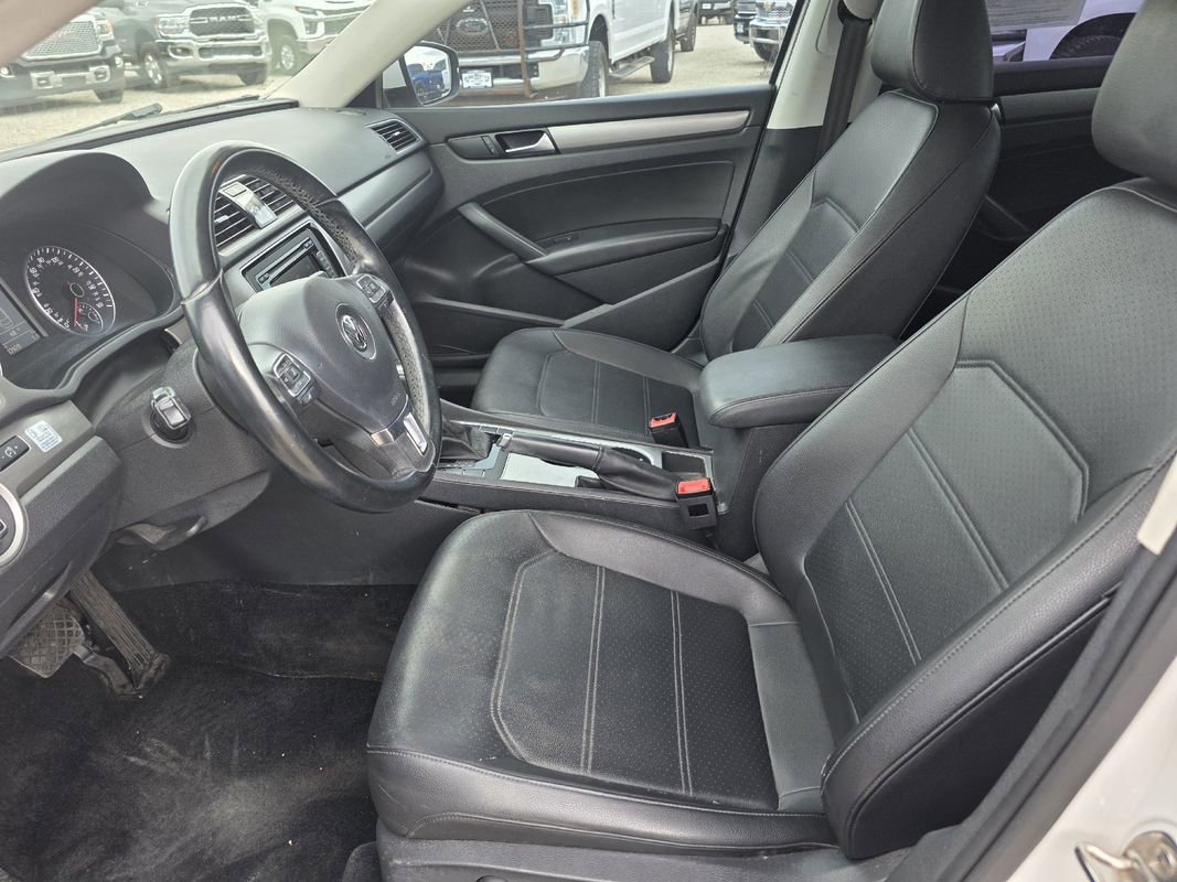 Used 2015 Volkswagen Passat TDI SE FWD image 29