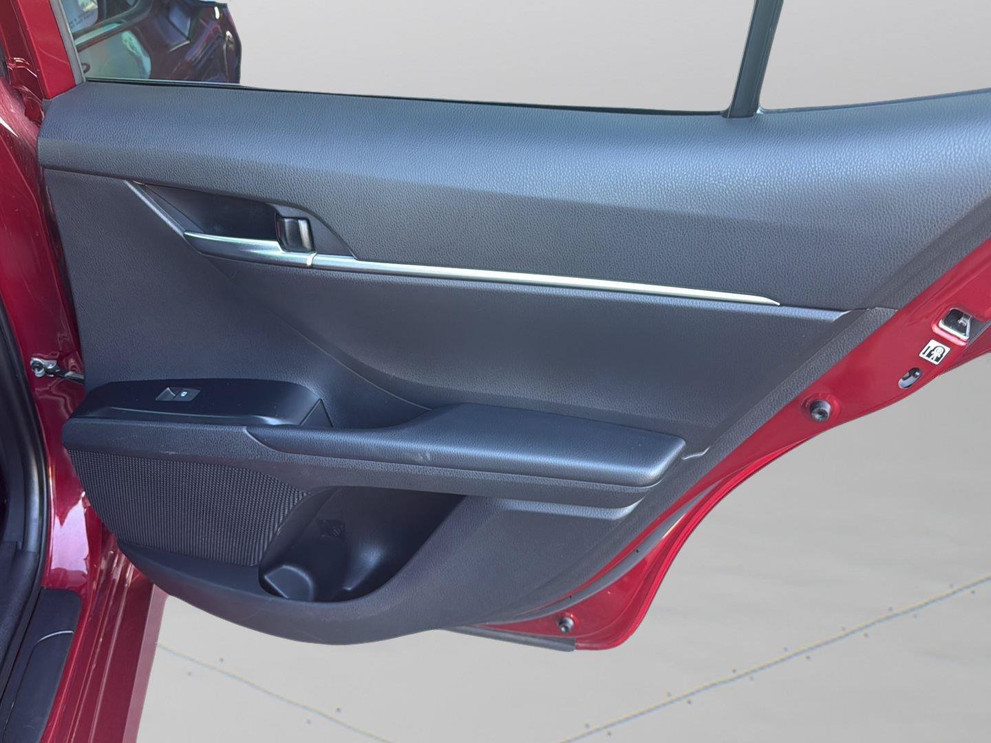 Used 2019 Toyota Camry LE w/ Carpet Mat Package FWD image 28