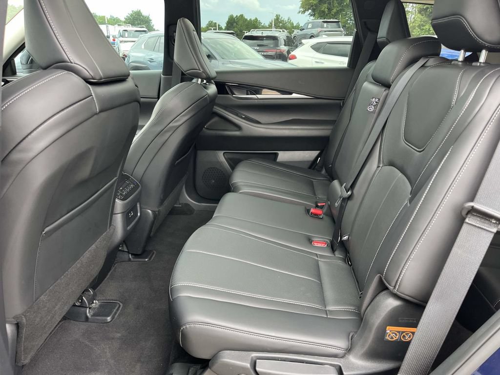 Used 2025 INFINITI QX60 Pure w/ Cargo Package FWD image 13