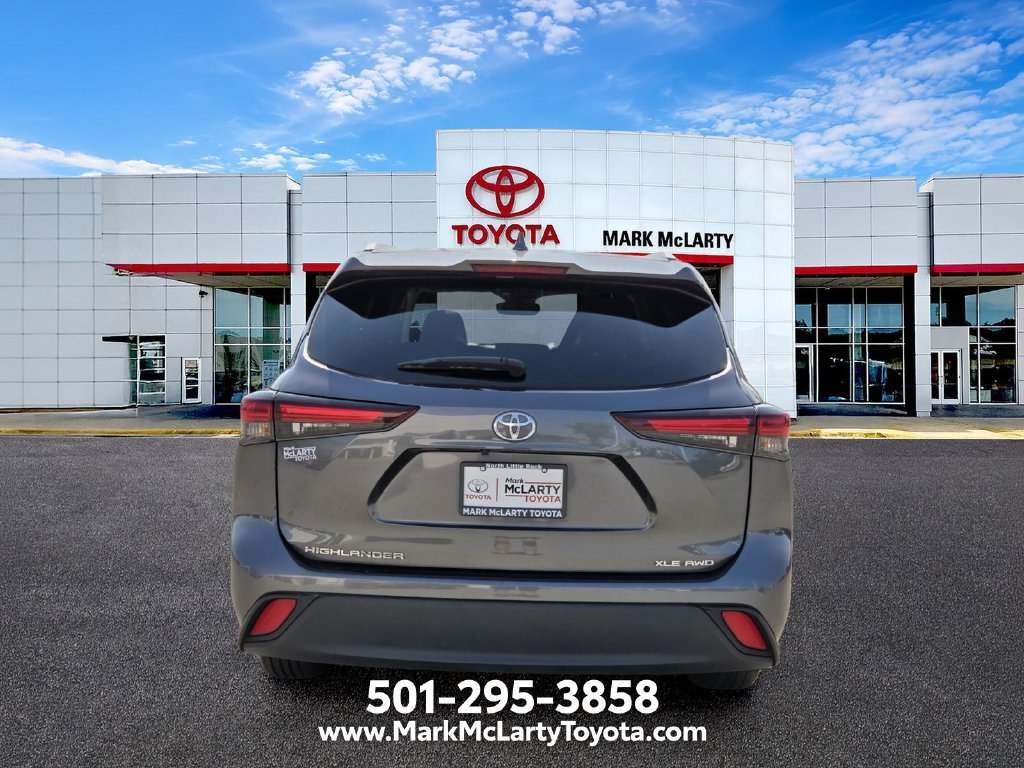Used 2025 Toyota Highlander XLE AWD/4WD image 4