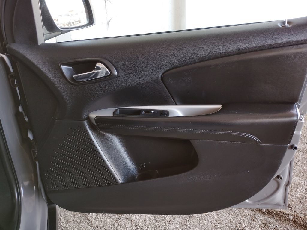 Used 2019 Dodge Journey SE w/ Safe & Sound Group FWD image 11