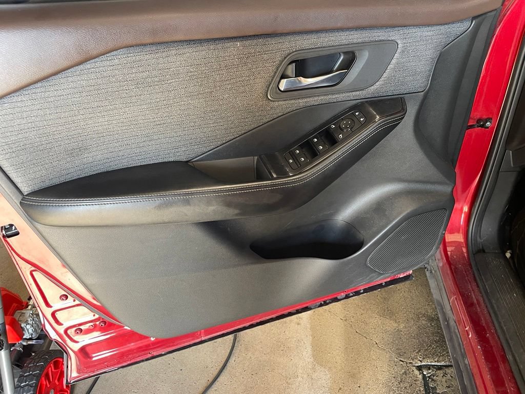 Certified 2023 Nissan Rogue SV FWD image 9