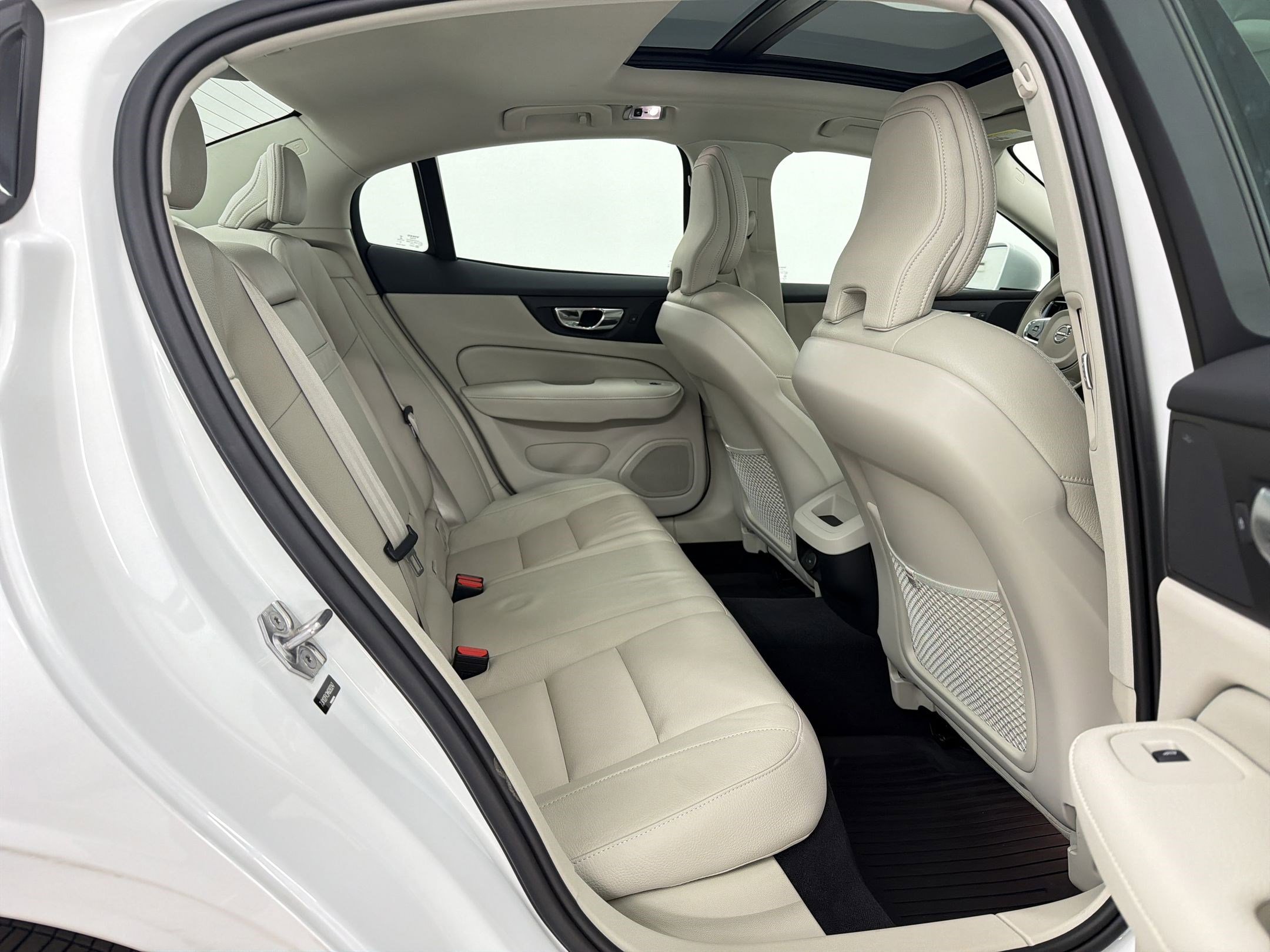 Used 2021 Volvo S60 T5 Momentum w/ Advanced Package image 26