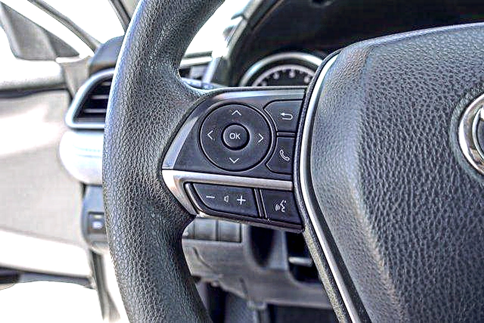 Used 2021 Toyota Camry LE w/ Convenience Package FWD image 15