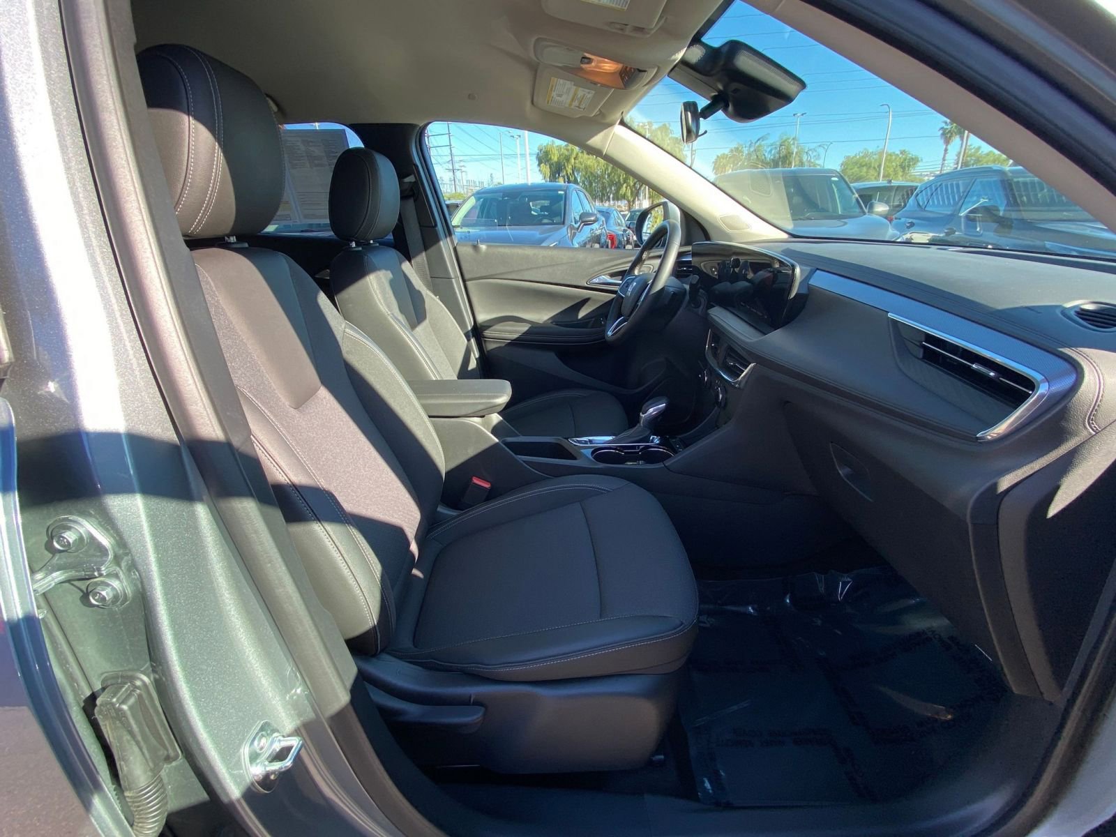 Used 2025 Buick Encore GX Preferred FWD image 25