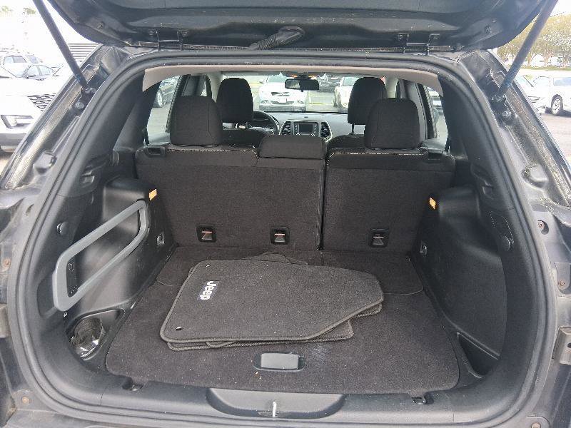Used 2014 Jeep Cherokee Sport FWD image 24