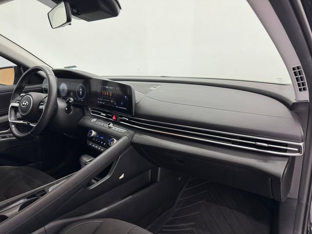 Used 2023 Hyundai Elantra SEL w/ Convenience Package image 37