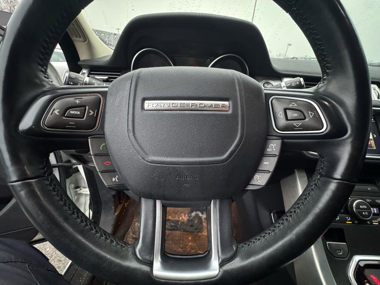 Used 2016 Land Rover Range Rover Evoque SE image 17