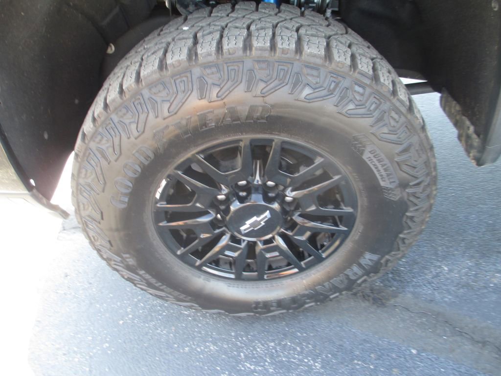 Used 2026 Chevrolet Silverado 2500 ZR2 w/ LPO, Dark Essentials Package AWD/4WD image 15