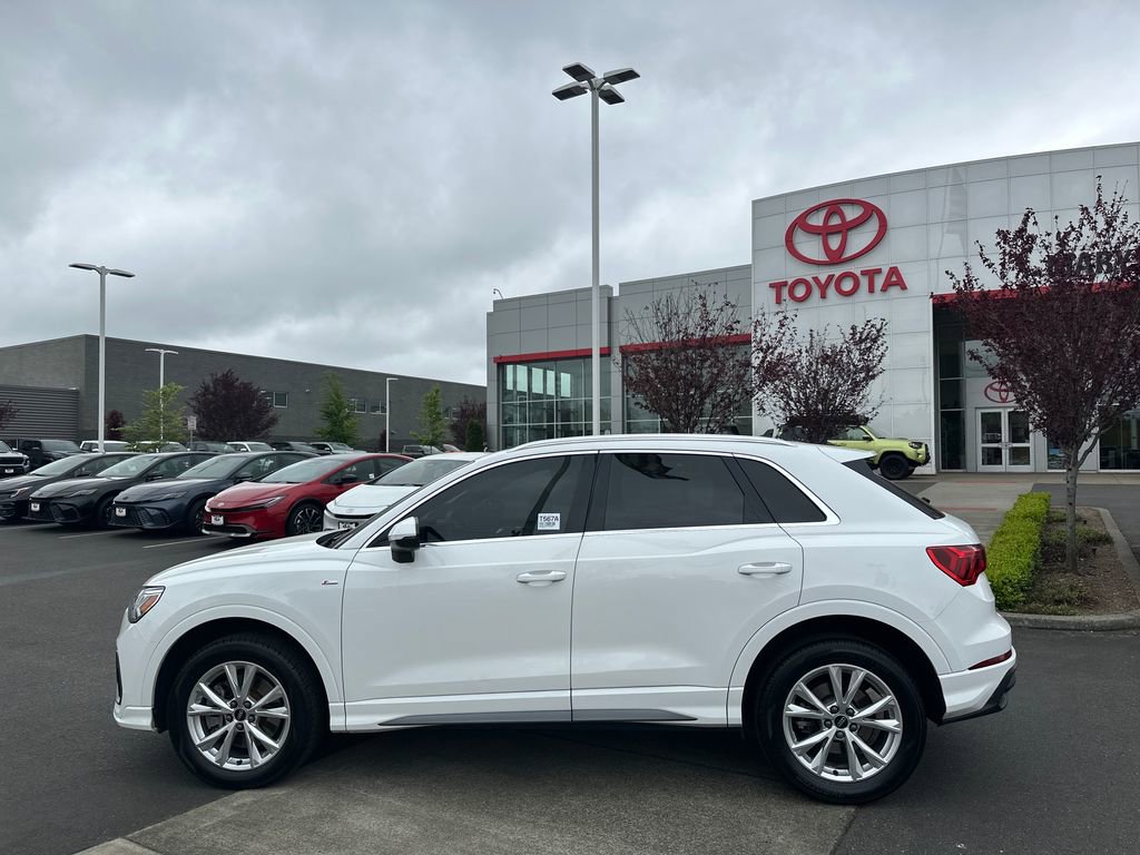 Used 2023 Audi Q3 2.0T Premium AWD/4WD image 2