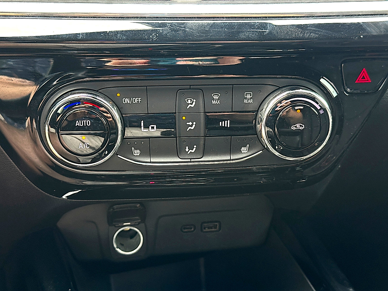 Used 2025 Chevrolet Trax RS w/ Driver Confidence Package FWD image 34