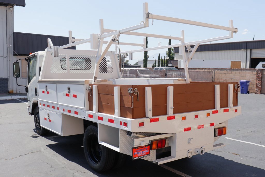 Used 2019 Isuzu NPR image 7