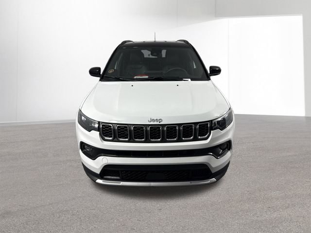 Used 2025 Jeep Compass Limited image 37