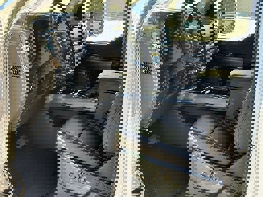 New 2026 Ford F250 Lariat w/ Black Appearance Package image 5