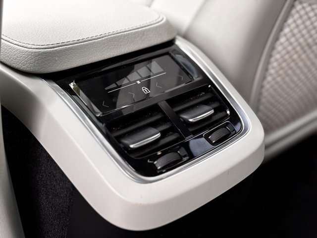 Used 2021 Volvo XC90 T6 Momentum image 23