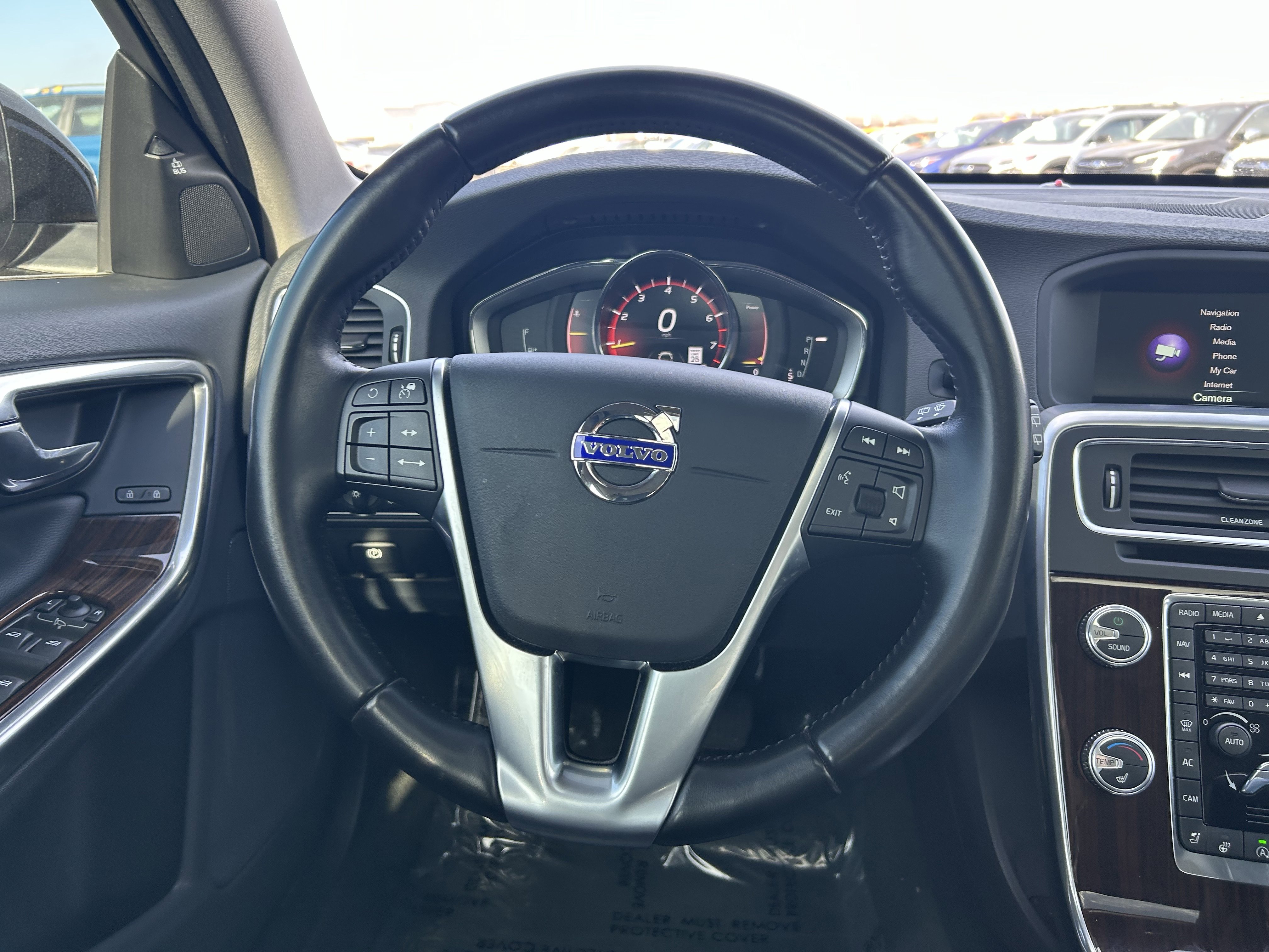 Used 2017 Volvo V60 T5 Platinum w/ Climate Package image 10