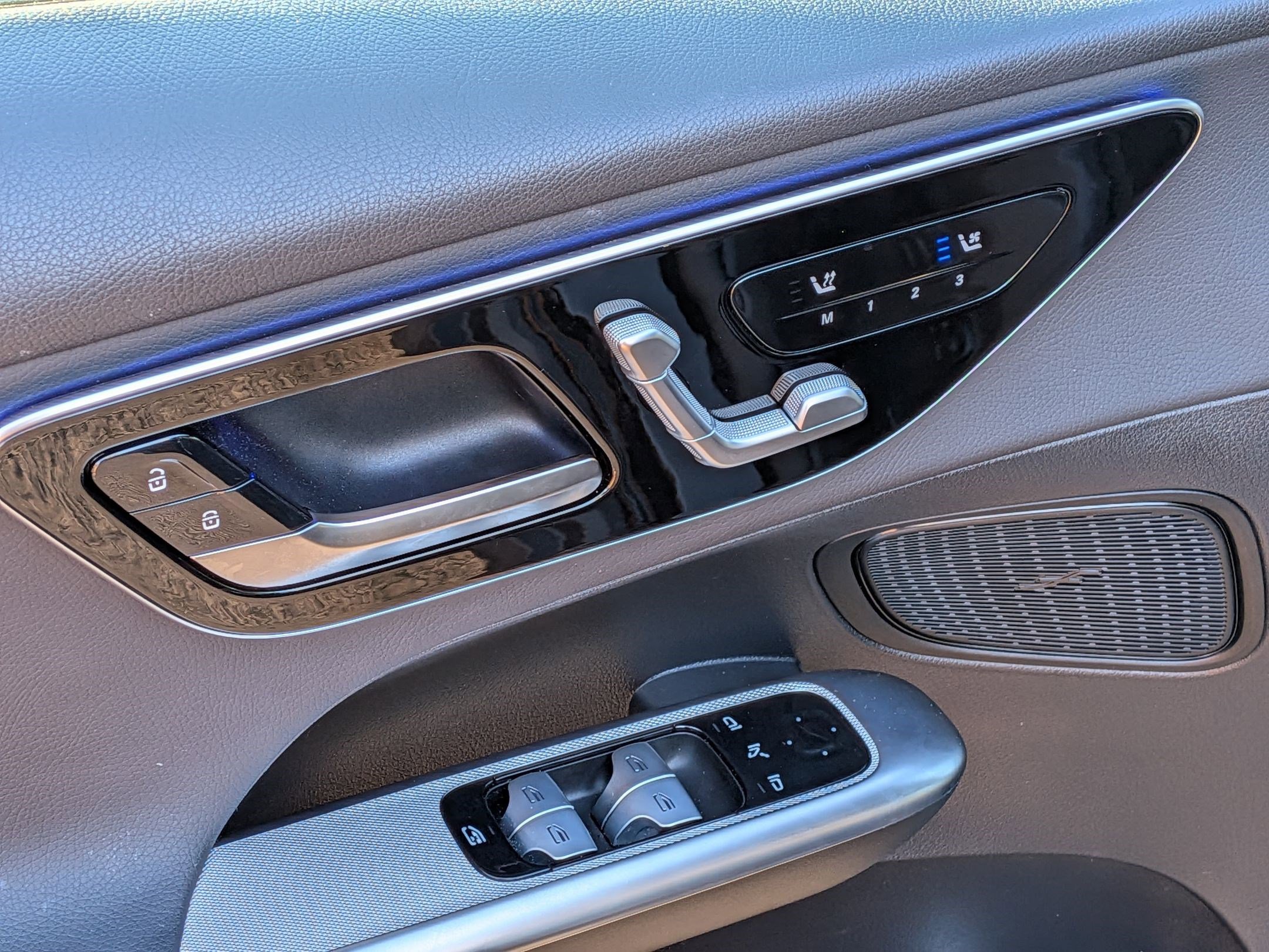 Certified 2025 Mercedes-Benz GLC 300 4MATIC image 15