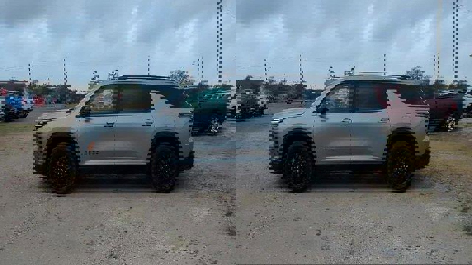 Used 2025 Chevrolet Traverse LT w/ Midnight/Sport Edition FWD image 5