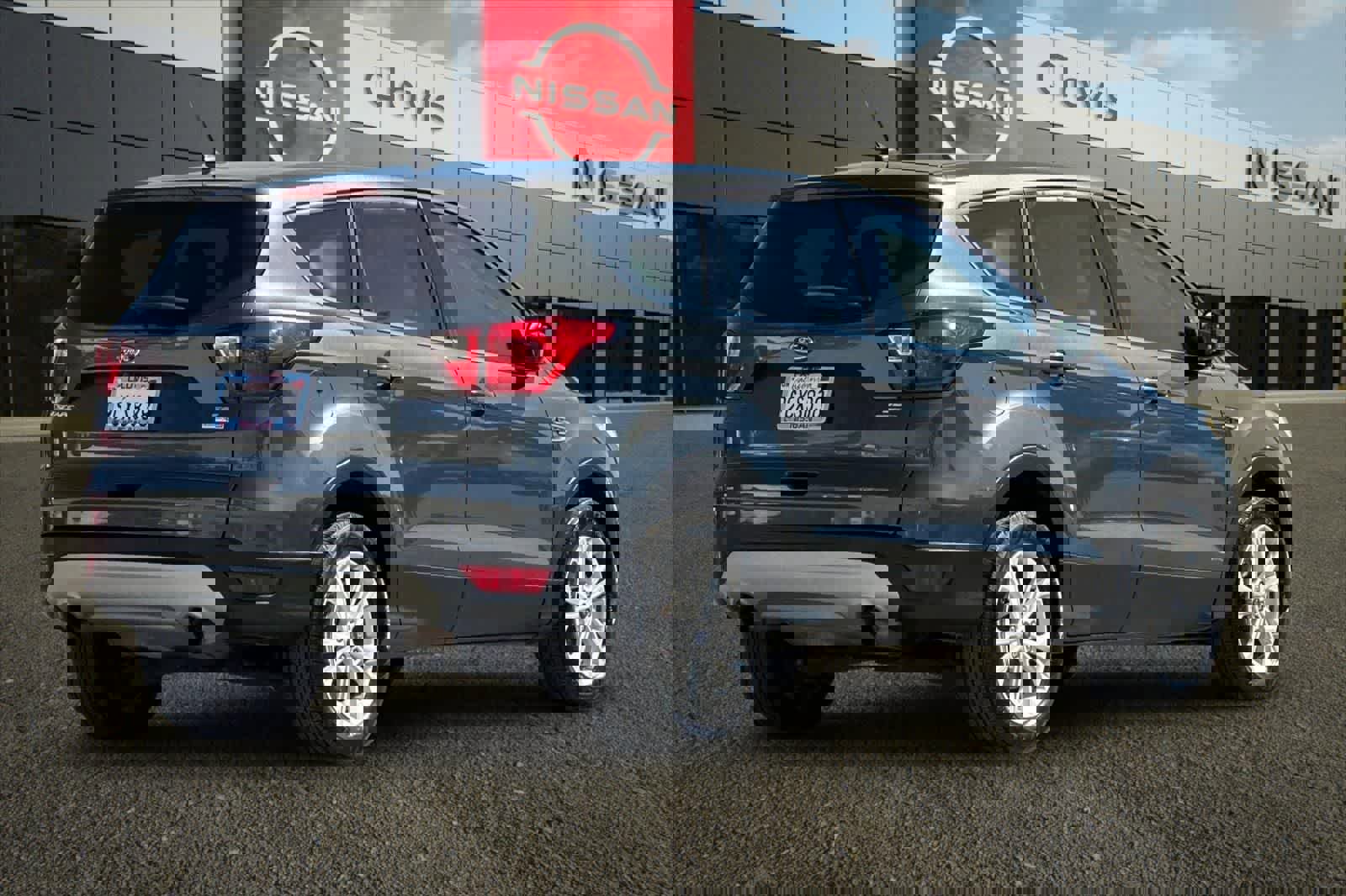 Used 2019 Ford Escape SE image 3