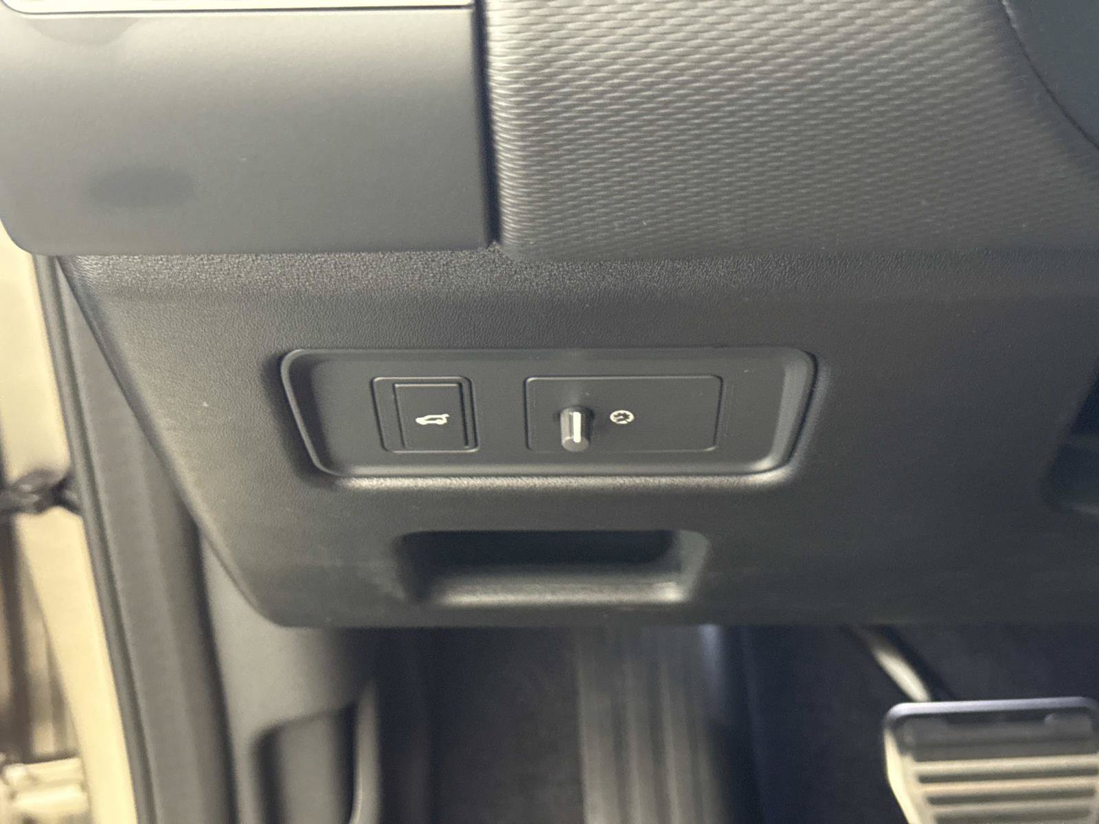 New 2026 Land Rover Discovery Dynamic SE AWD/4WD image 34