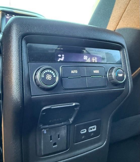 Used 2023 GMC Acadia SLE w/ Driver Convenience Package image 31