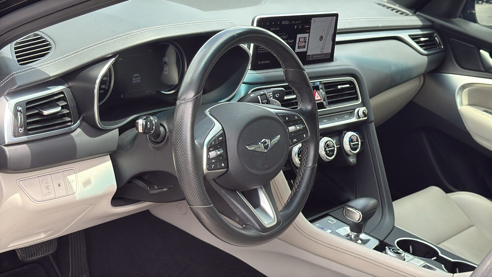 Used 2023 Genesis G70 2.0T RWD image 13