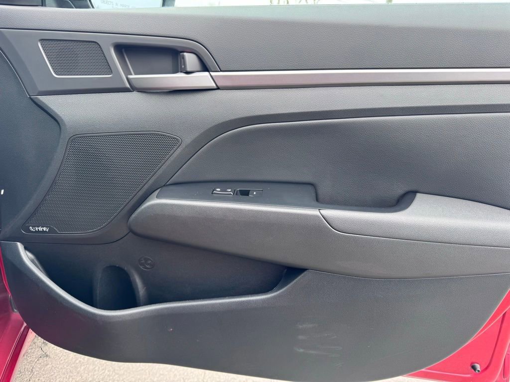 Used 2017 Hyundai Elantra Limited w/ Limited Tech Package 04 image 29