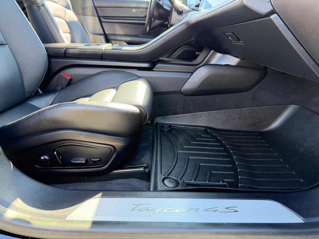 Used 2020 Porsche Taycan 4S AWD/4WD image 43