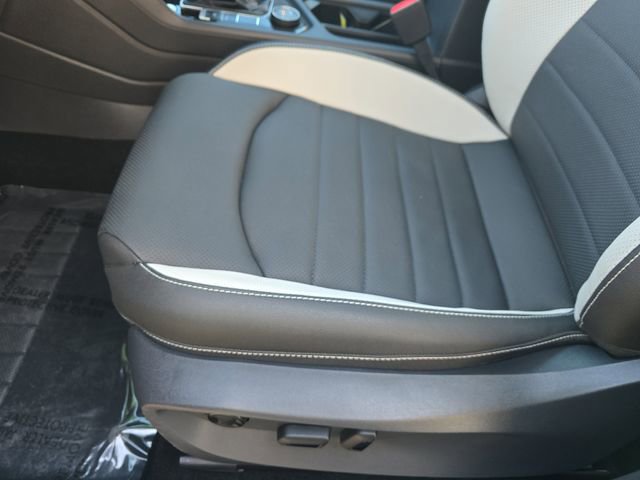 Used 2025 Volkswagen Taos SEL image 15